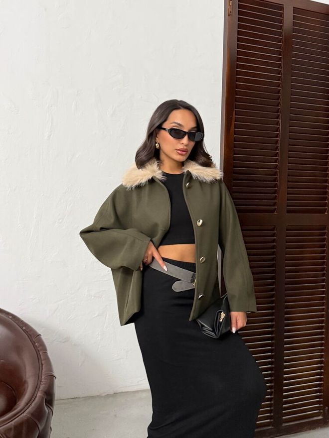 Topshow Зелено Едноредово Палто С Уголемен Размер И Класическа Яка Дрехи на едро 1