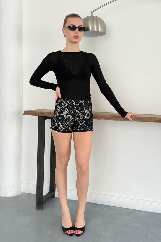 Topshow Црне Цветне Бермуде Средњи Струк Са Патентним Затварачем Велепродаја одеће Неформалан