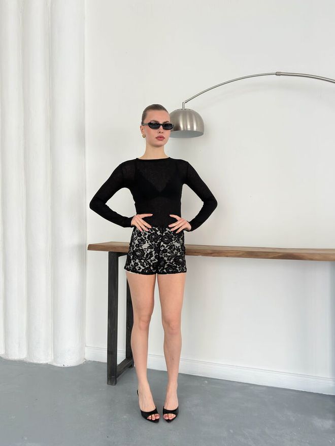 Topshow Black Floral Bermuda Shorts Mid Waist Zip Up Wholesale Clothing 1