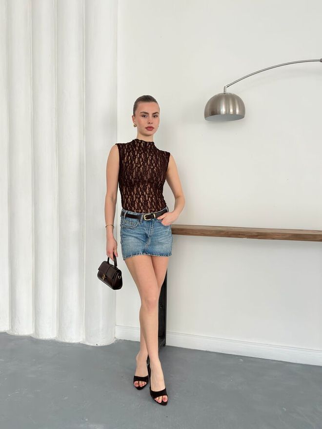 Topshow Браон Слим Фит Блуза Без Рукава Са Високим Огрлицом Велепродаја одеће 1