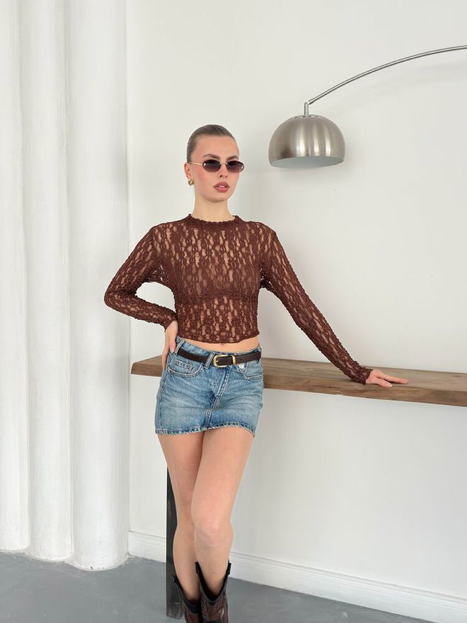 Topshow بلوزة بنية أنيقة ضيقة برقبة مستديرة ملابس بالجملة عمل