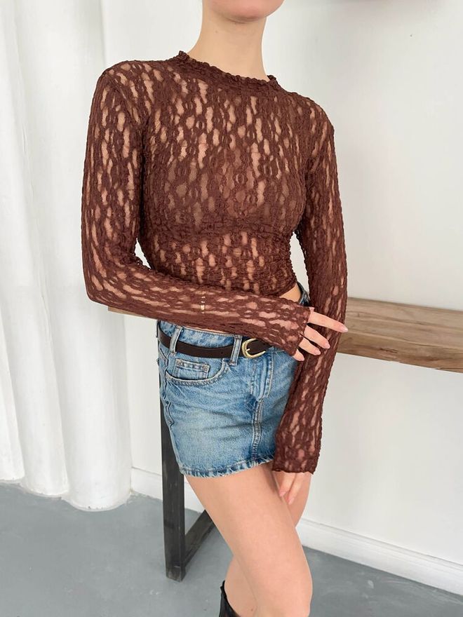 Topshow بلوزة بنية أنيقة ضيقة برقبة مستديرة ملابس بالجملة ربيع