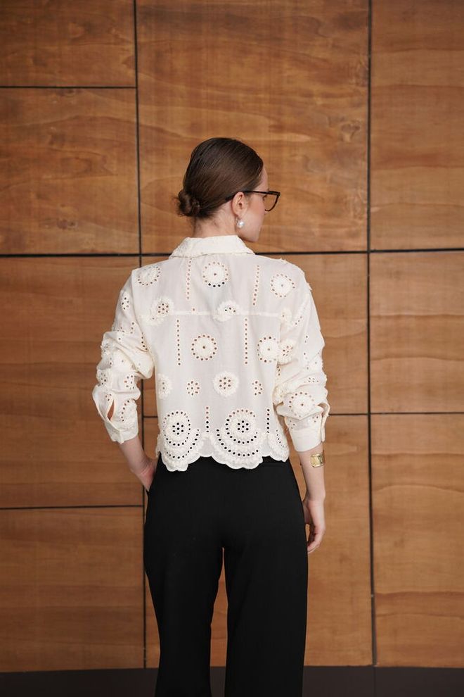 Topshow White Floral Crop Shirt With Polo Neck Buttoned Wholesale Clothing Elegant
