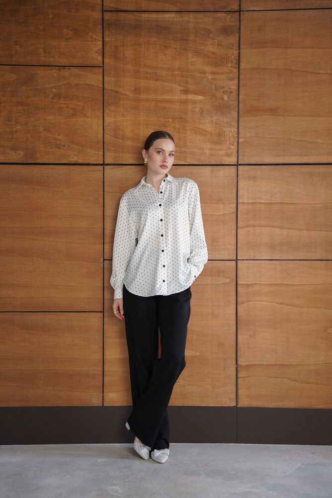 Topshow Camicia Bianca A Pois Abbottonata Abbigliamento all'ingrosso Primavera