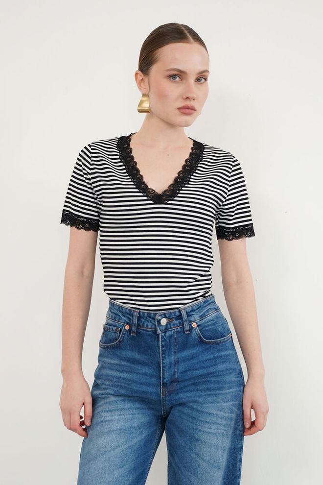 Topshow Bluză Neagră Cu Dungi Decolteu În V Și Croială Cambrată Îmbrăcăminte cu ridicata Casual