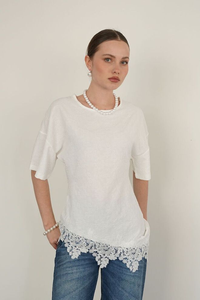 Topshow Witte Blouse Met Halve Mouwen En Ronde Hals Groothandel Kleding Bescheiden