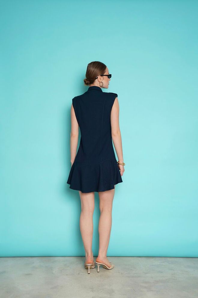 Topshow Granatowa Sukienka W Kształcie Litery A Z Karbowanym Dekoltem I Rękawami Cap Hurtowa sprzedaż odzieży Formalny