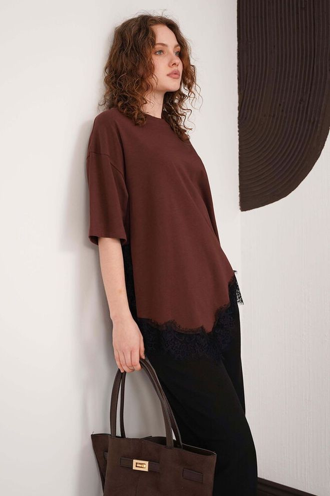 Topshow Brązowa Bluzka Oversize Z Prostymi Rękawami I Okrągłym Dekoltem Hurtowa sprzedaż odzieży Skromny