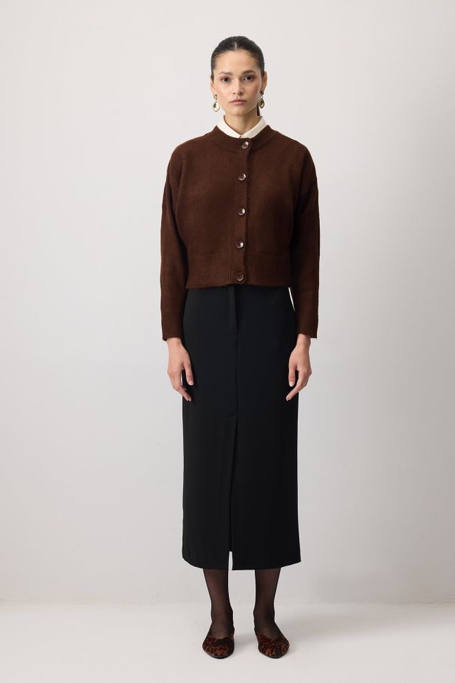 Touche Prive Smeđi Kardigan Sa Gumbima Regularni Kroj Okrugli Izrez Veleprodaja odjeće Posao