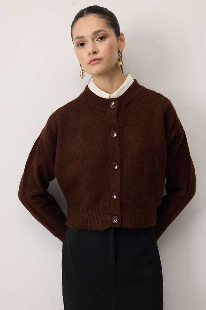 Touche Prive Smeđi Kardigan Sa Gumbima Regularni Kroj Okrugli Izrez Veleprodaja odjeće Formalni