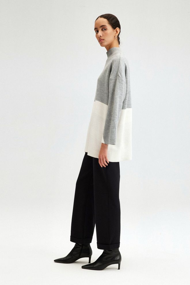 Touche Prive Graue Tunika In Oversized Passform Mit Hohem Hals Großhandelskleidung Modest