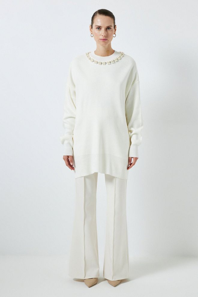 Touche Prive Weißer Pullover Mit Oversized Passform Langem Arm Und Wasserfallkragen Großhandelskleidung Lässig