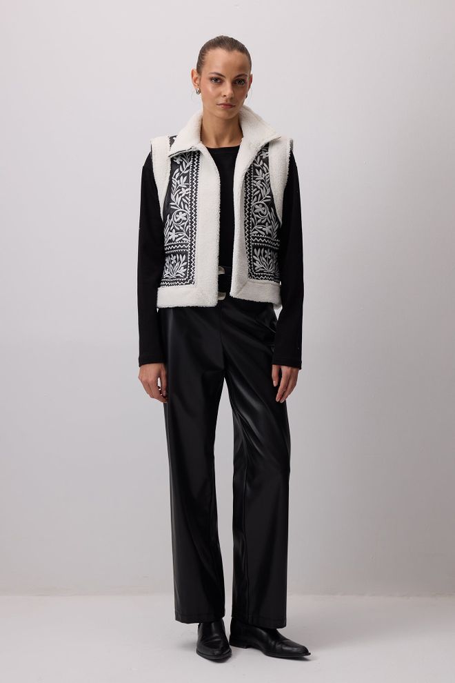 Touche Prive Czarna Kwiatowa Etniczna Codzienna Kamizelka (Black Floral Ethnic Casual Vest) Hurtowa sprzedaż odzieży Casual