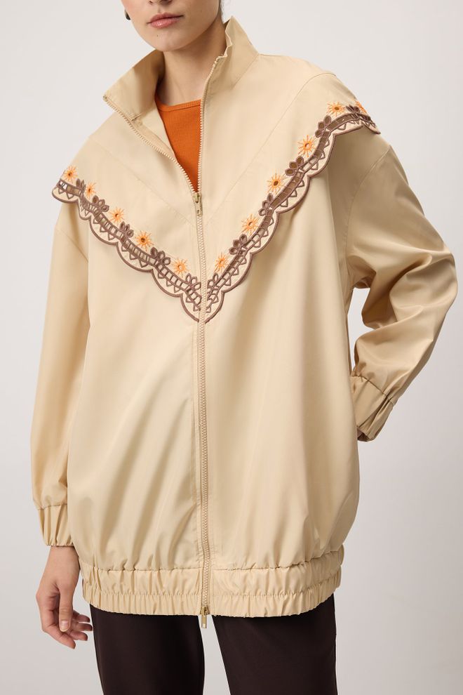 Touche Prive Béžový Pršiplášť S Kvetinovým Etnickým Vzorom A Voľným Strihom Veľkoobchod s oblečením Neformálny