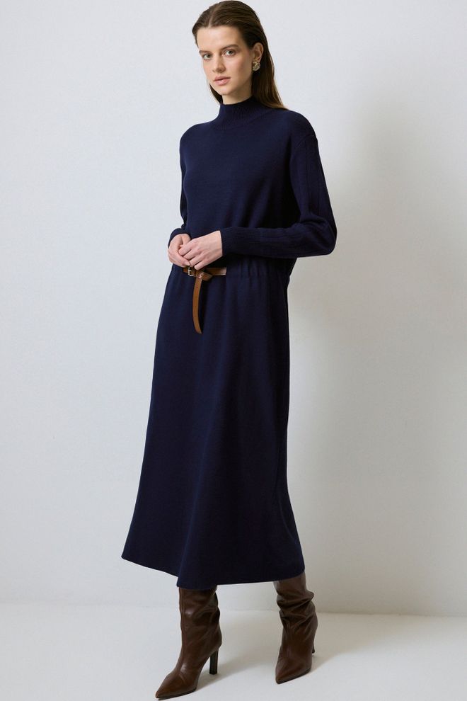 Touche Prive Mornarsko Modra Obleka Pulover Z Visokim Ovratnikom In Dolgimi Rokavi Oblačila na debelo Skromno