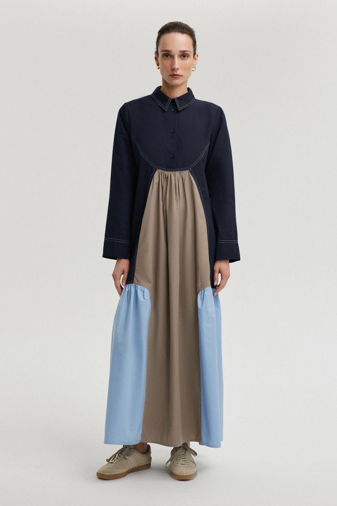 Touche Prive Robe Bleue Ligne A Longueur Au Sol Avec Encolure Échancrée Vêtements en gros Modeste