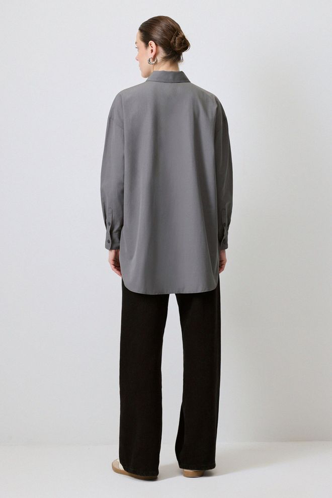 Touche Prive قميص رمادي بمقاس كبير وياقة بولو وأكمام طويلة ملابس بالجملة صالة