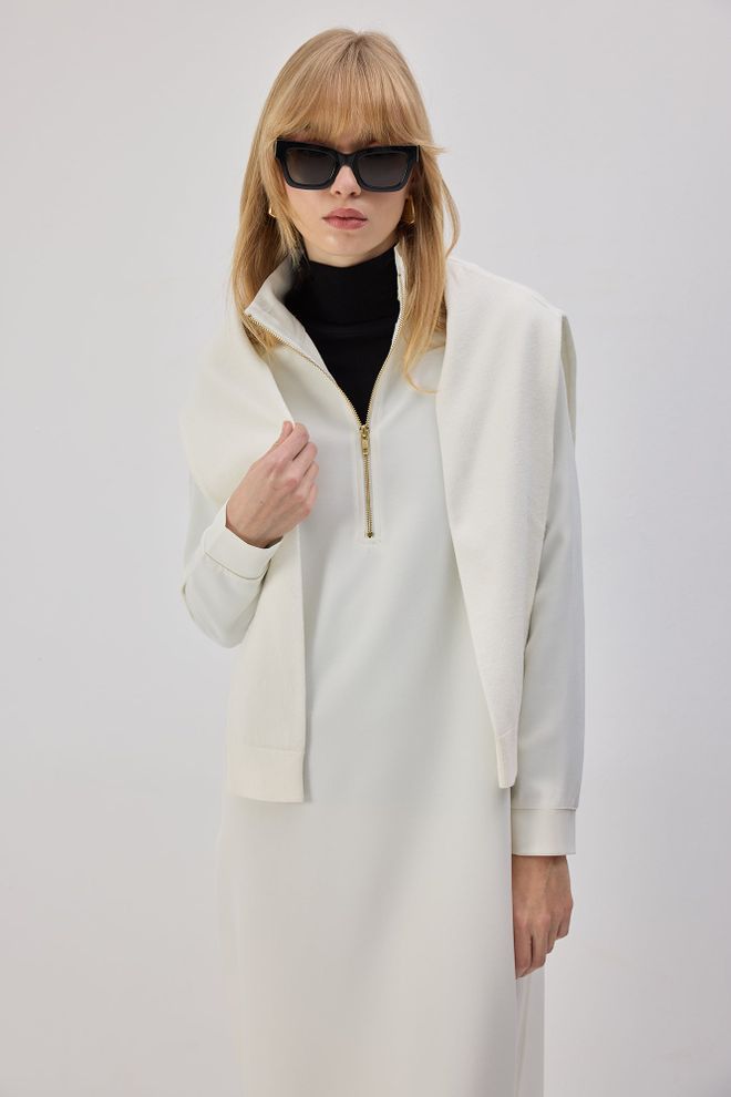 Touche Prive Robe pull Blanche À Col Haut Et Manches Longues Vêtements en gros Modeste