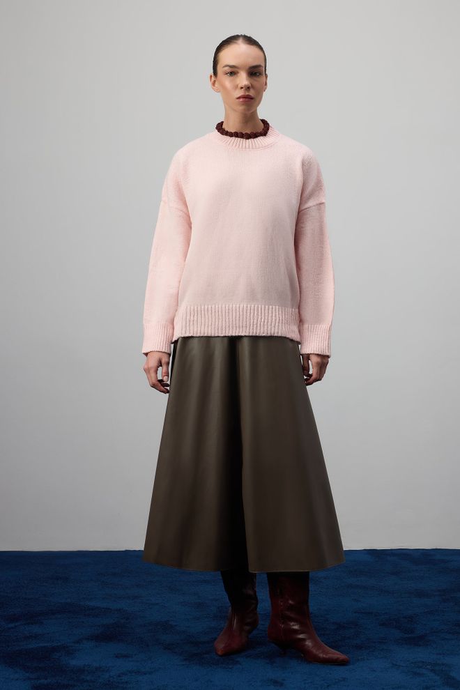 Touche Prive Ružičasti Predimenzionirani Džemper S Visokim Okruglim Izrezom Veleprodaja odjeće Skroman