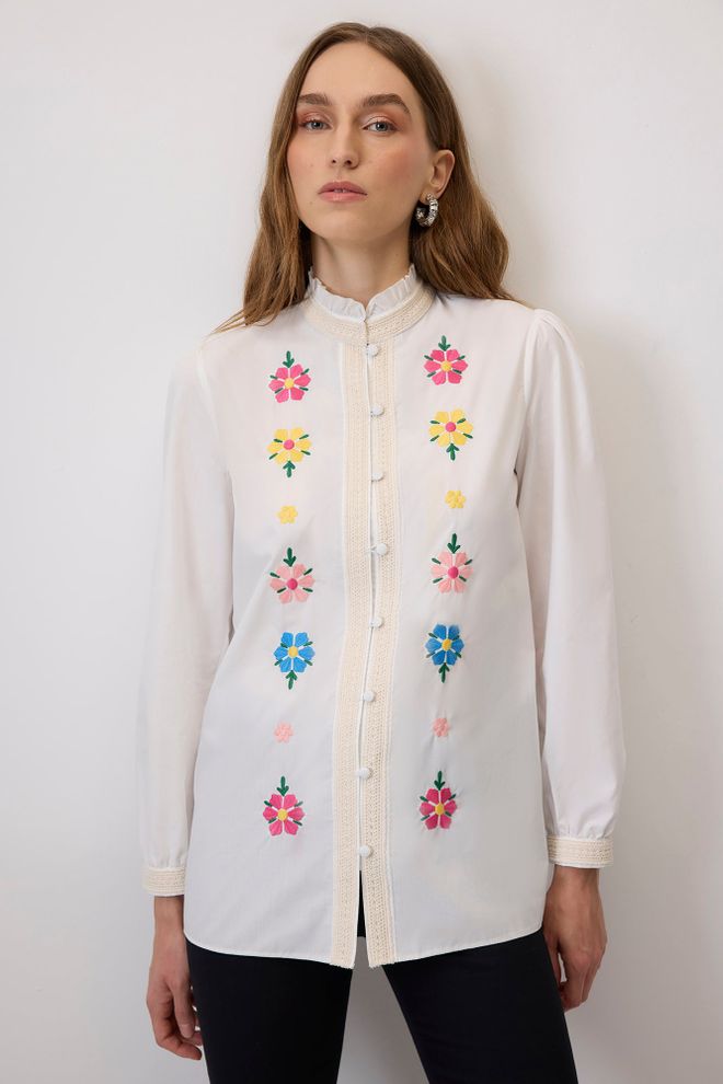 Touche Prive Camisa Étnica Floral Blanca Con Cuello Alto Y Botones Ropa al por mayor Modesto
