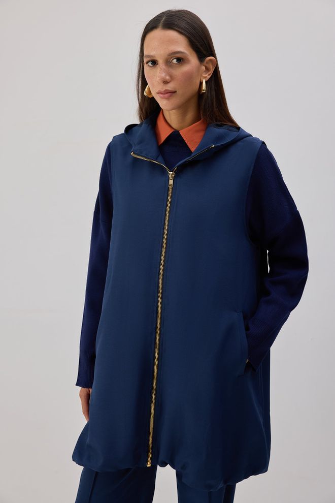 Touche Prive Μπλε Μαρέν Αμάνικο Μπλουζάκι Με Φερμουάρ Και Τσέπες Με Κλίση Χονδρικό εμπόριο ενδυμάτων Απλό