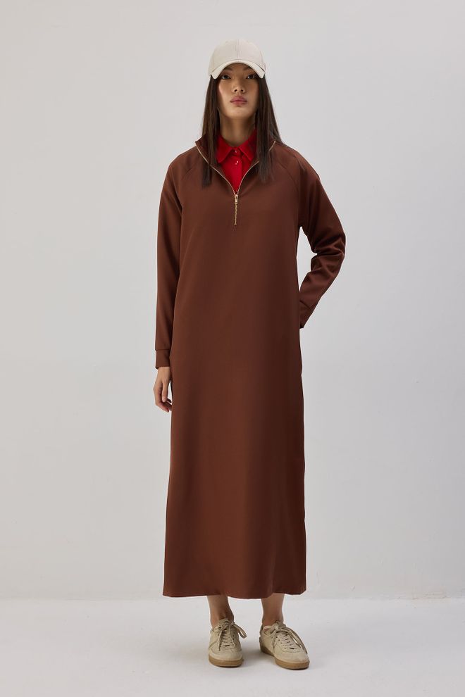 Touche Prive Robe Pull Décontractée Marron Avec Col Haut Vêtements en gros Modeste