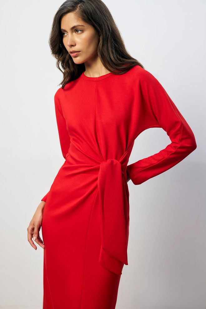 Touche Prive Rdeča Oprijeta Obleka Z Dolgimi Ravnimi Rokavi Oblačila na debelo Ležerno