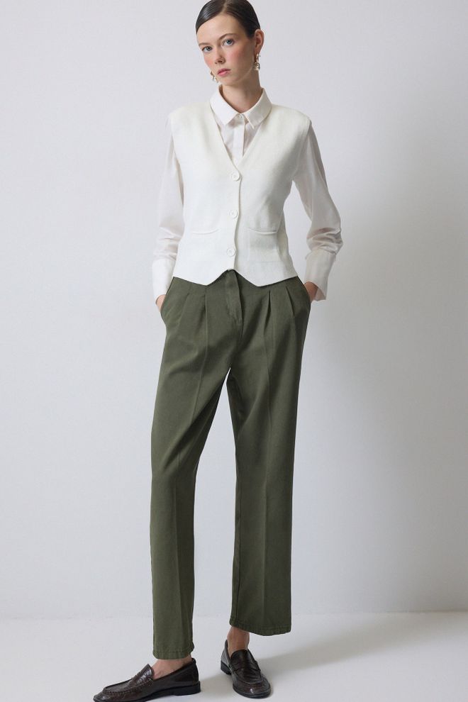 Touche Prive صدار أبيض بأزرار مع جيب رفرف تناسب منتظم ملابس بالجملة محتشم