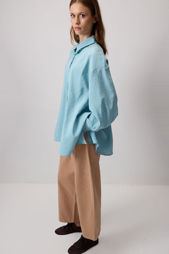 Touche Prive Blaues Hemd Mit Polokragen Und Oversized Passform Großhandelskleidung Modest