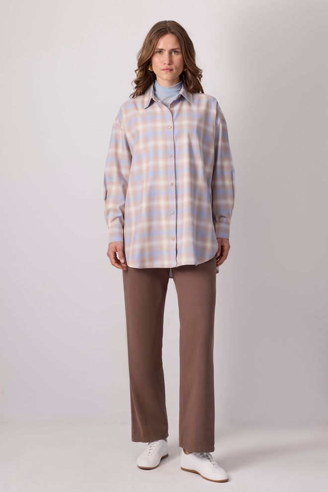 Touche Prive قميص أزرق بحجم كبير بياقة بولو ونمط مربعات ملابس بالجملة محتشم