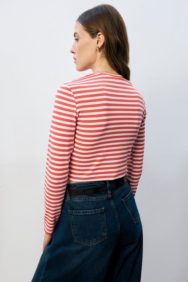 Touche Prive Chemise Rouge Rayée Ajustée Court Avec Col Rond Vêtements en gros Décontracté