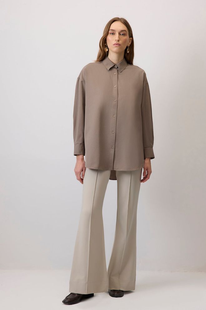 Touche Prive Chemise Longue Beige Grande Taille Avec Encolure Échancrée Vêtements en gros Décontracté