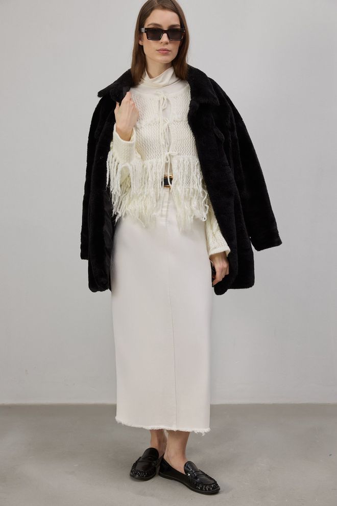 Touche Prive كارديجان أبيض مع إغلاق ربطة وأكمام طويلة ملابس بالجملة غير رسمي