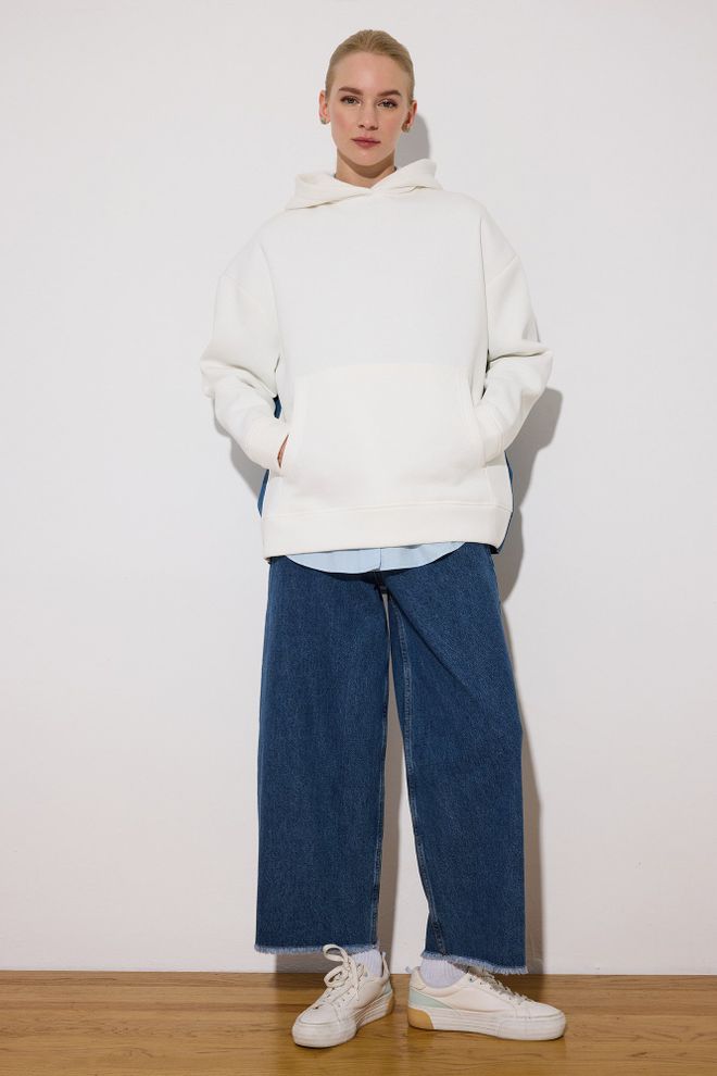 Touche Prive Суичър В Бяло С Голям Размер И Качулка Дрехи на едро Небрежен