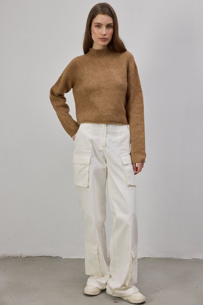 Touche Prive Brauner Pullover Mit Hohem Hals Und Normaler Passform Großhandelskleidung Lässig