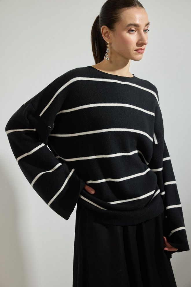 Touche Prive Crni Prugasti Oversized Džemper Lađa Izrez Dugi Rukav Veleprodaja odjeće Lounge