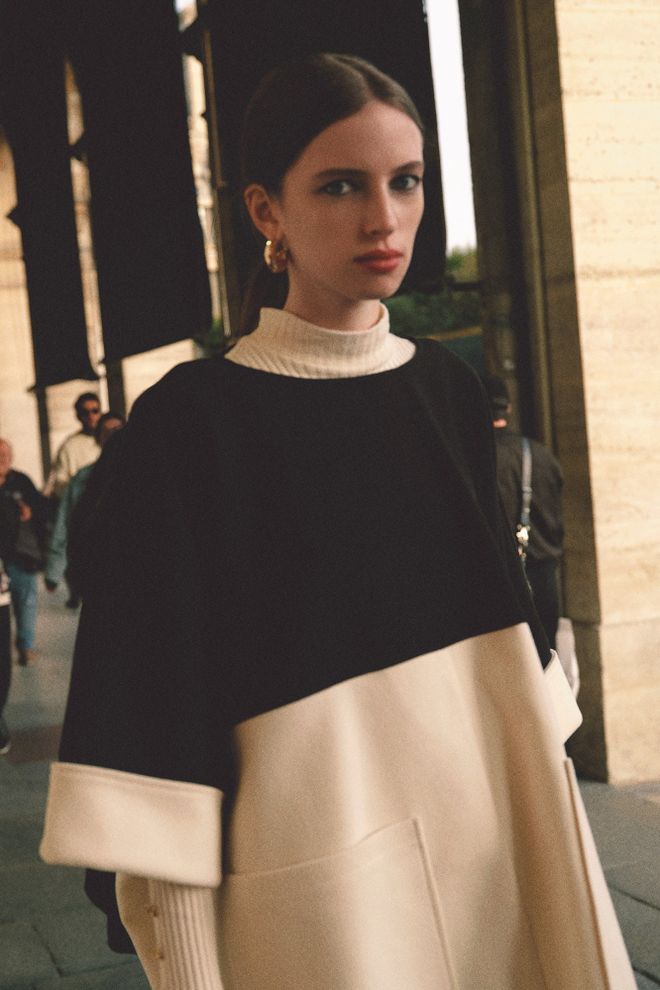 Touche Prive Poncho Preto Tamanho Grande Com Gola Alta Roupas por atacado Casual