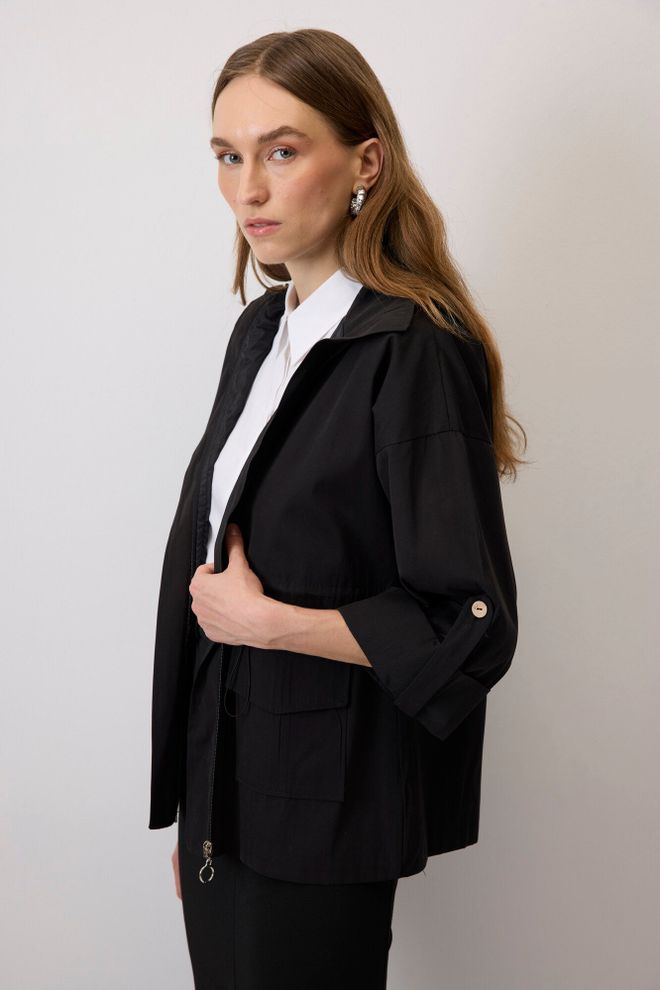 Touche Prive Czarny Płaszcz Przeciwdeszczowy Z Kapturem I Rękawami 3/4 Hurtowa sprzedaż odzieży Casual