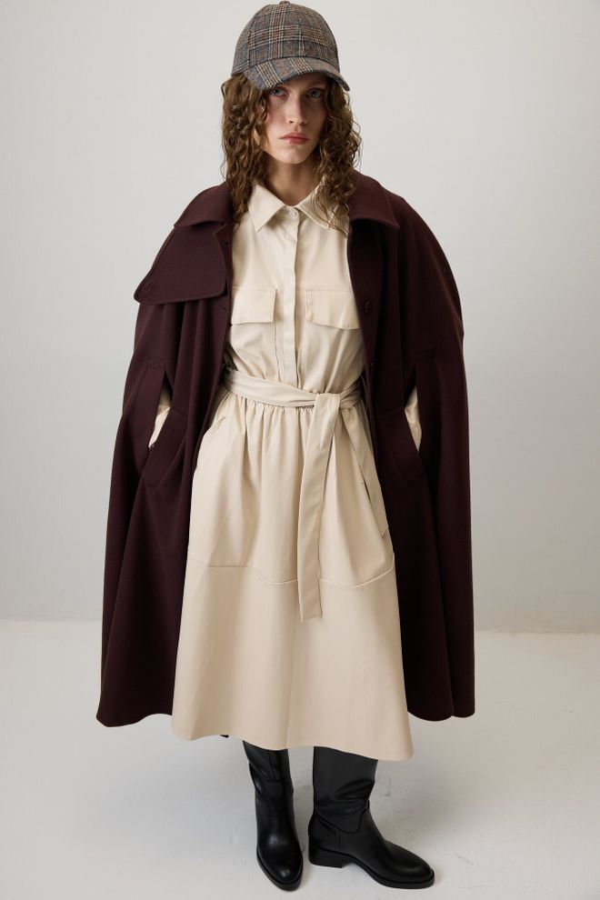 Touche Prive Beżowa Sukienka Koszulowa Z Karbowanym Dekoltem I Długimi Rękawami Hurtowa sprzedaż odzieży Casual