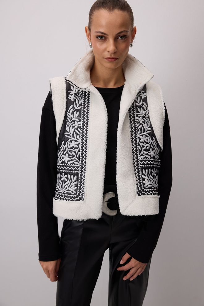 Touche Prive Бял Флорален Етностилен Елек С Отворен Фронт Дрехи на едро Небрежен