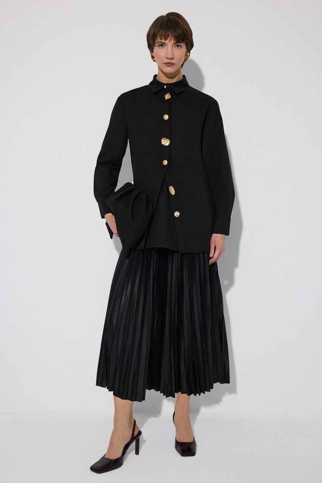 Touche Prive Chemise Noire Élégante Avec Col Polo Et Fermeture Boutonnée Vêtements en gros Modeste