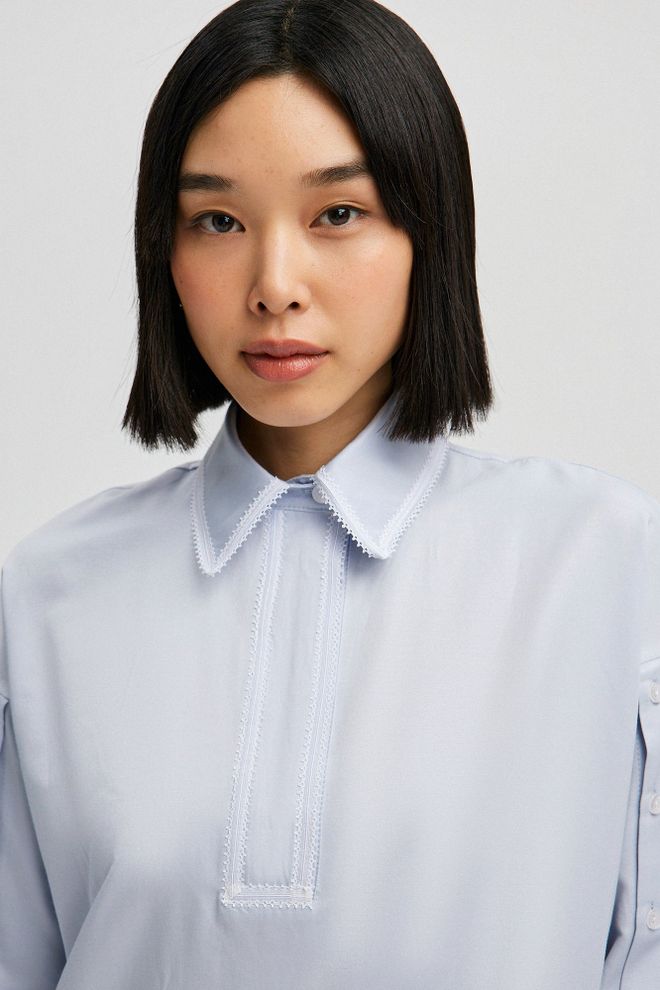 Touche Prive Niebieska Tunika Z Kołnierzykiem Polo I Zapinana Na Guziki Hurtowa sprzedaż odzieży Wiosna