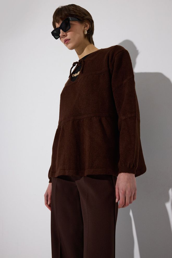 Touche Prive Brown Oversized Fit Sweater With Keyhole Neck Wholesale Clothing Elegant