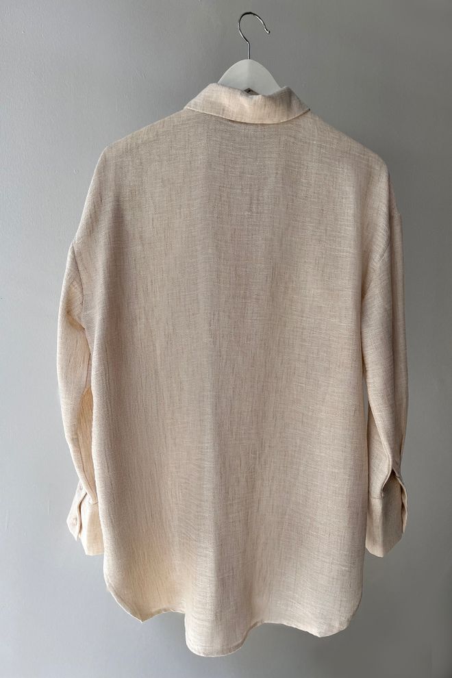 Touche Prive Беж Туника Са Рол крагном И Закопчавањем На Дугмад Оверсизед Фит Велепродаја одеће скроман