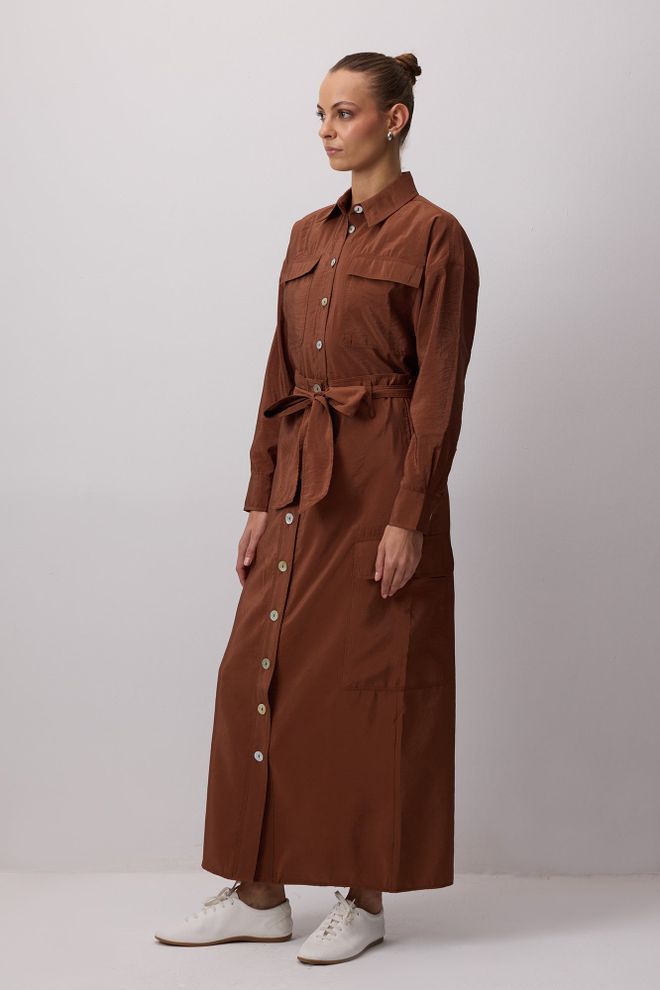 Touche Prive Rudas Maxi A Silueto Sijonas Su Atvartu Ir Sagomis Didmeninė prekyba drabužiais Apykaklė su įkirpimu