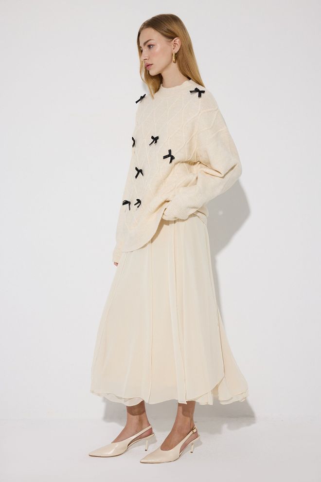 Touche Prive Beige Sweater Casual Elegant Preppy Style Wholesale Clothing Spring