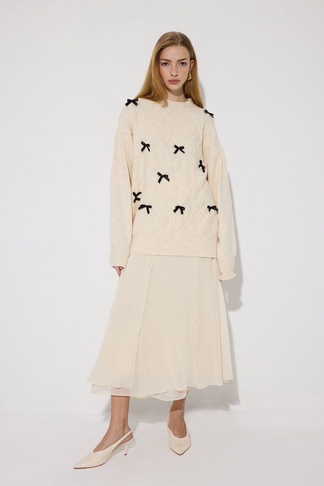 Touche Prive Beige Sweater Casual Elegant Preppy Style Wholesale Clothing 1