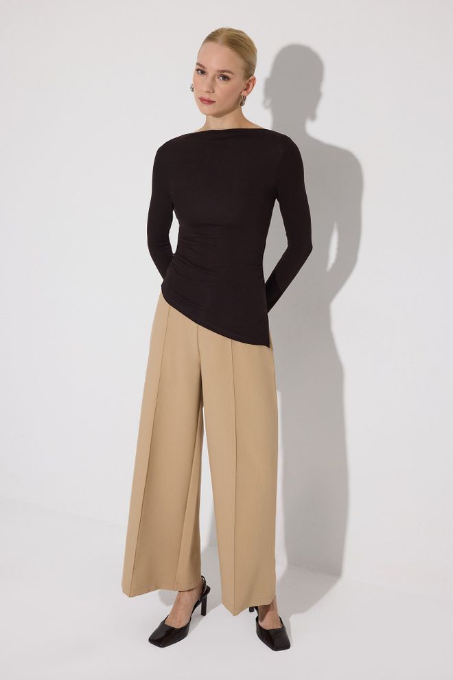 Touche Prive Juoda Palaidinė Elegantiška Aptempta Su Valtimi Kaklu Didmeninė prekyba drabužiais Apykaklė su įkirpimu