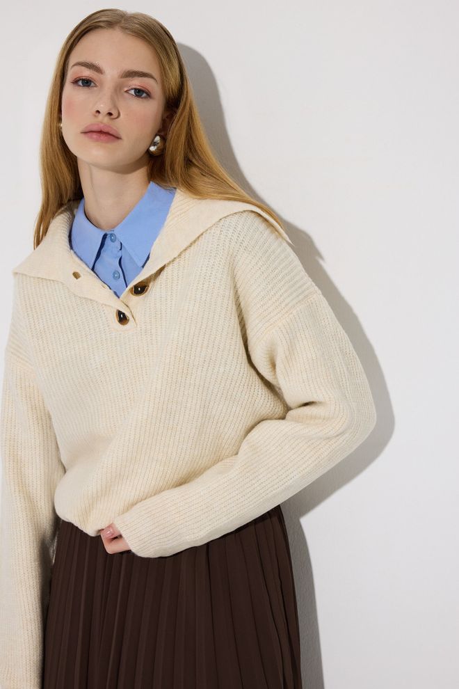 Touche Prive Beige Casual Elegant Preppy Sweater Wholesale Clothing 1