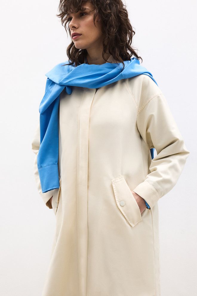 Touche Prive Beige Trenchcoat Elegant Single Breasted Classic Wholesale Clothing 1